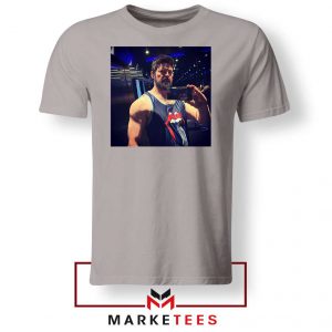 Karl Urban body Poster Sport Grey Tshirt